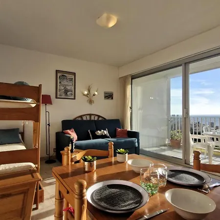 Appartement - Un Reveil Face A La Pour Ce Au Charme Rustique - Du Pigeonnier Royan