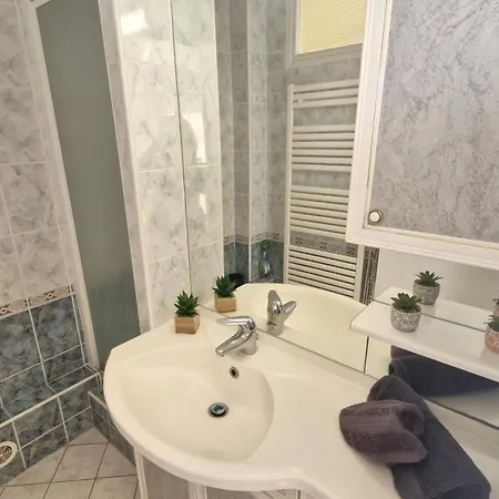 Royan - Un Reveil Face A La Pour Ce Au Charme Rustique - Du Pigeonnier Apartment *