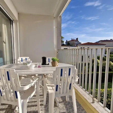 Apartment Royan - Un Reveil Face A La Pour Ce Au Charme Rustique - Du Pigeonnier Royan