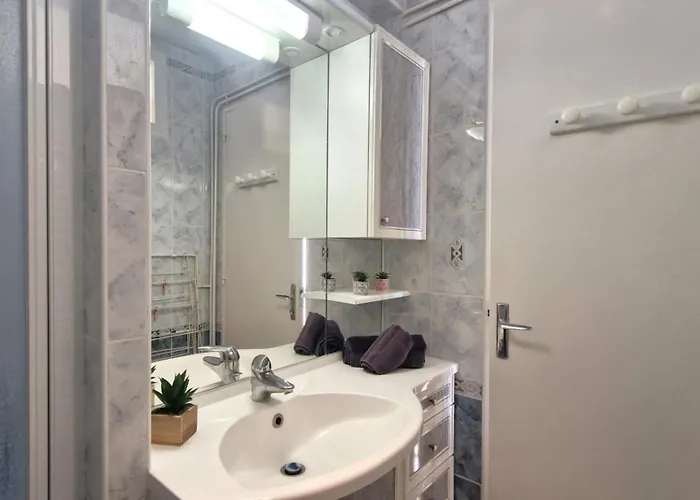 Royan - Un Reveil Face A La Pour Ce Au Charme Rustique - Du Pigeonnier Apartment Royan