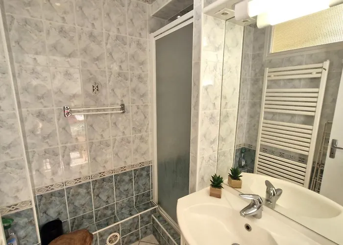 Apartment Royan - Un Reveil Face A La Pour Ce Au Charme Rustique - Du Pigeonnier Royan