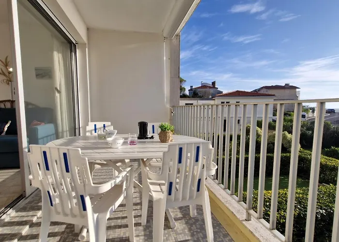 Apartment Royan - Un Reveil Face A La Pour Ce Au Charme Rustique - Du Pigeonnier Royan